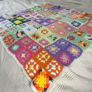 VINTAGE Handmade crochet granny square blanket